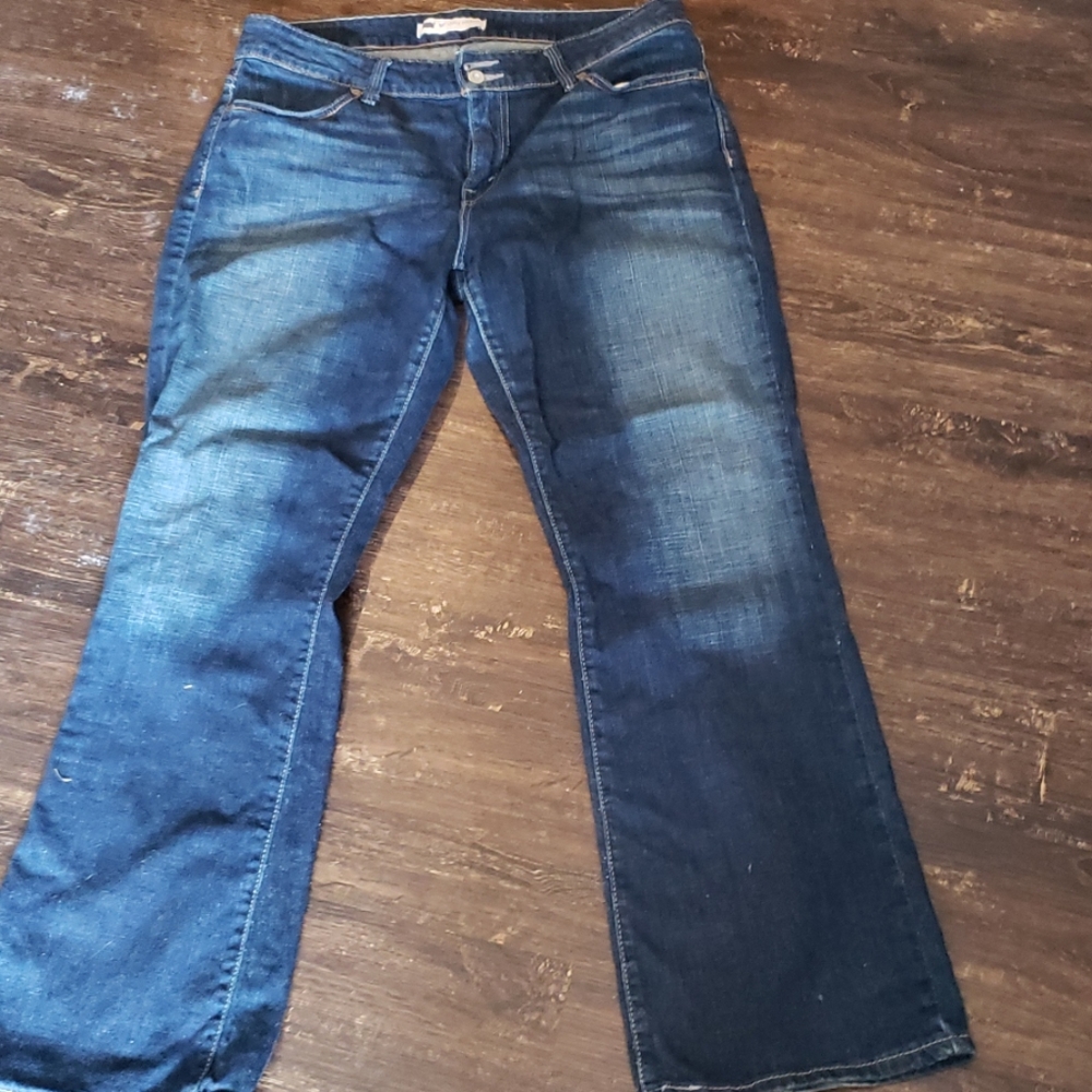 Gently worn curvy boot cut Levi jeans